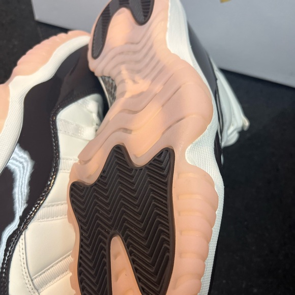 WOMEN'S AIR JORDAN 11 RETRO - "NEAPOLITAN" SZ VARIOUS - Picture 15 of 15